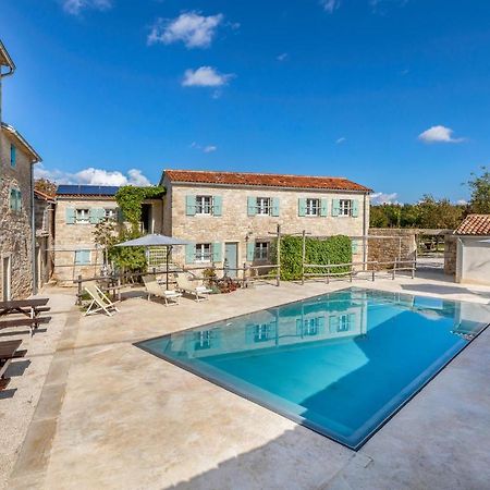 Awesome Apartment In Zminj Exterior photo