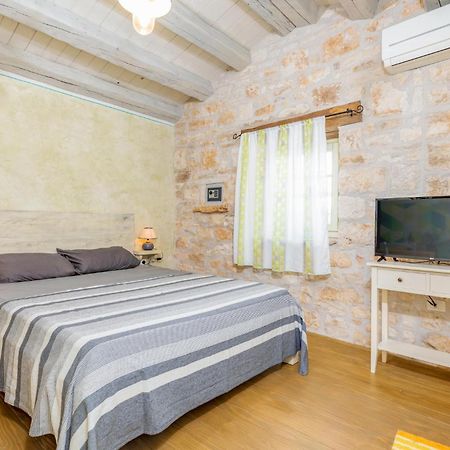 Awesome Apartment In Zminj Exterior photo