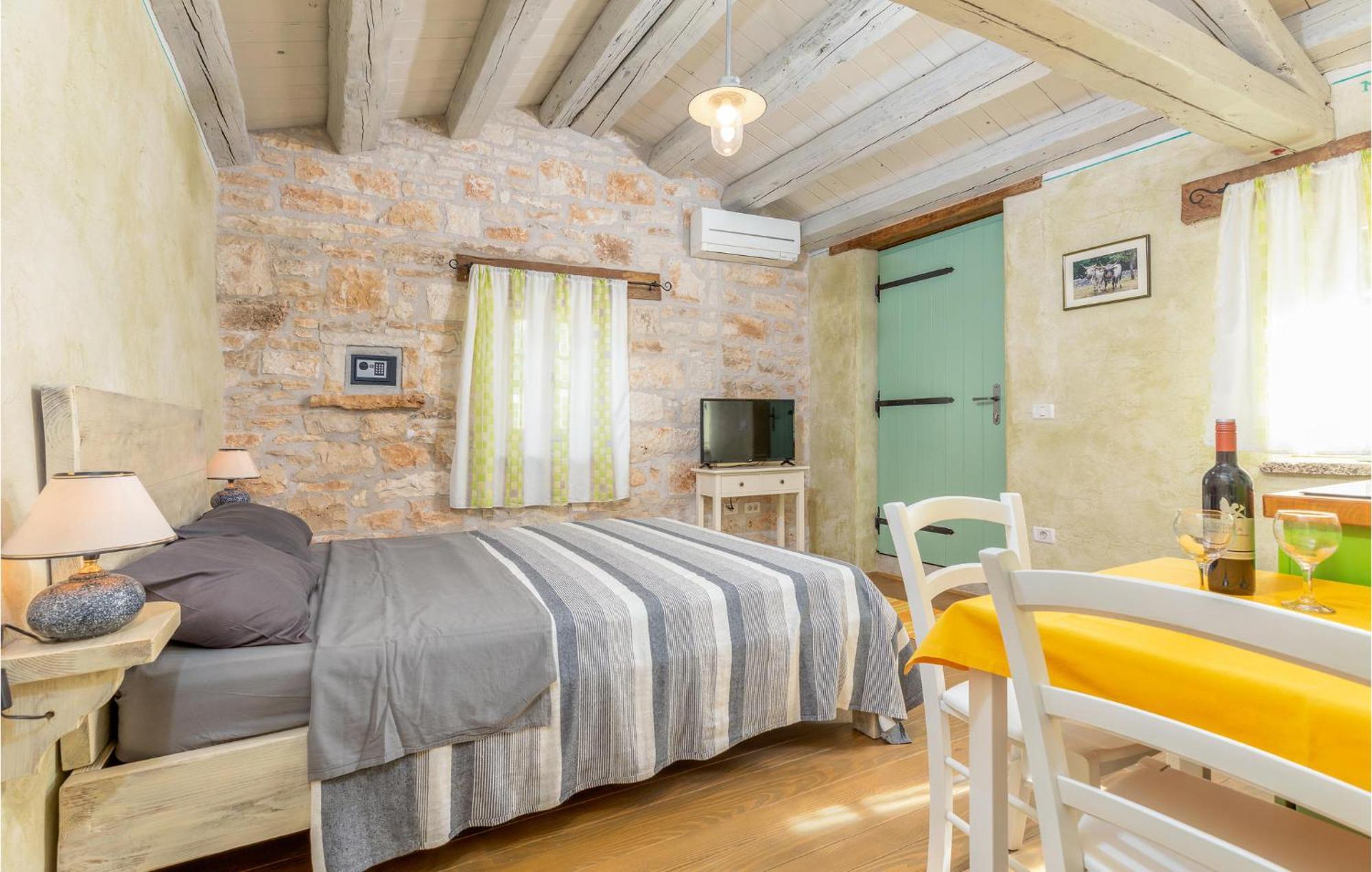 Awesome Apartment In Zminj Exterior photo