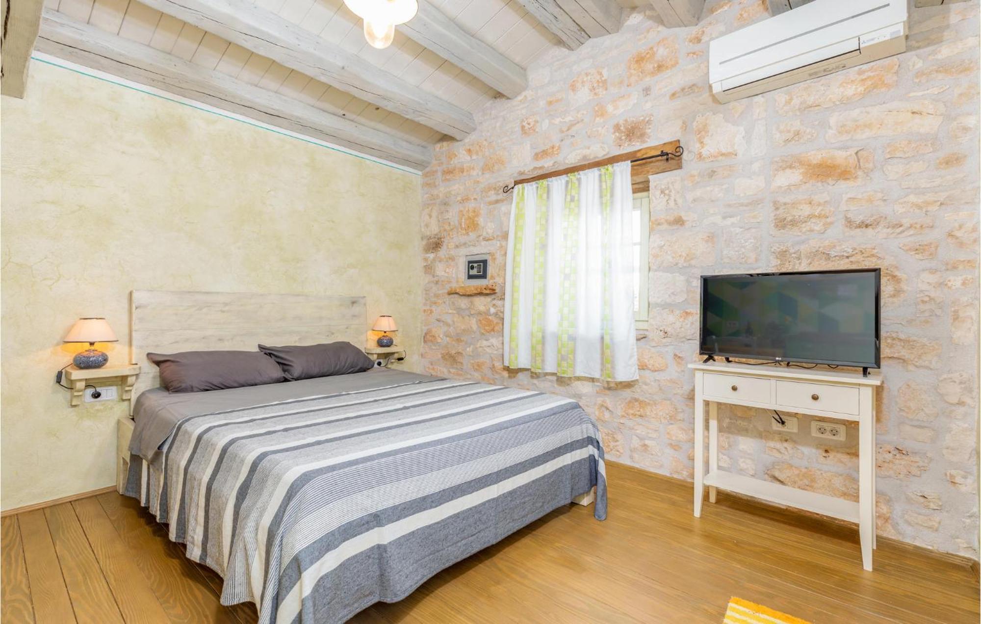 Awesome Apartment In Zminj Exterior photo